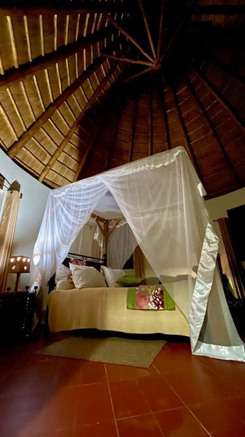 Kibale Guest Cottages フォート・ポータル エクステリア 写真